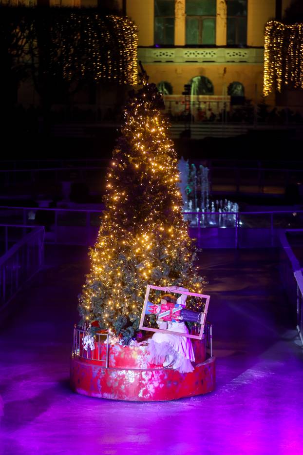 Svečano otvorenje Ledenog parka na Trgu kralja Tomislava uz predstavu Orašar