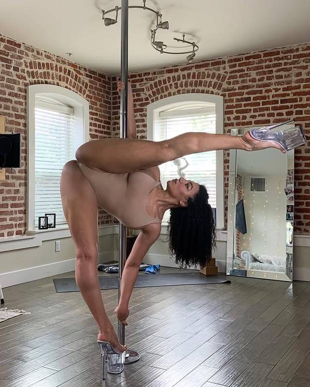 FOTO Evo zašto svi vole gledati dok Jessica vježba: 'Poze kakve ja radim  još niste vidjeli...'