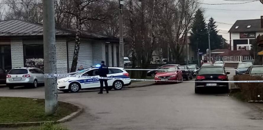 Netko izrešetao auto u Zagrebu