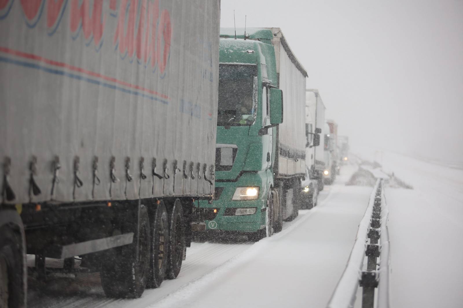 Zbog snijega otežan promet na A1