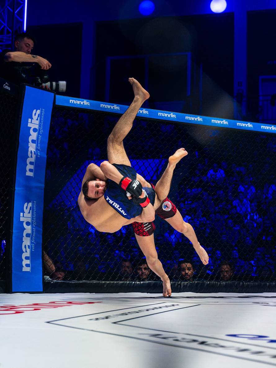 FNC 28: Đurić u ludoj borbi pobijedio Kikadzea, Bojković demolirao Ukrajinca Vulčina