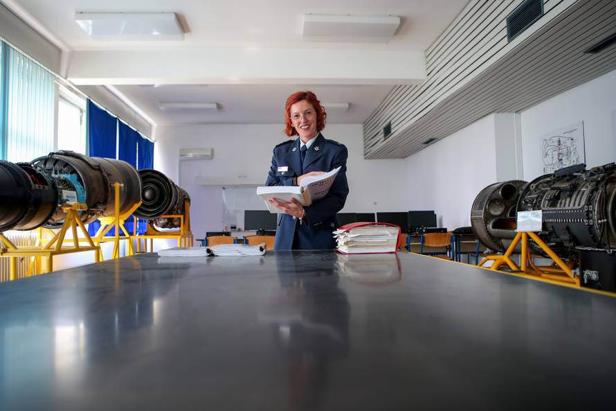 Bojnica Melita: Naše pilote učim zanatu i ganjam titulu misice