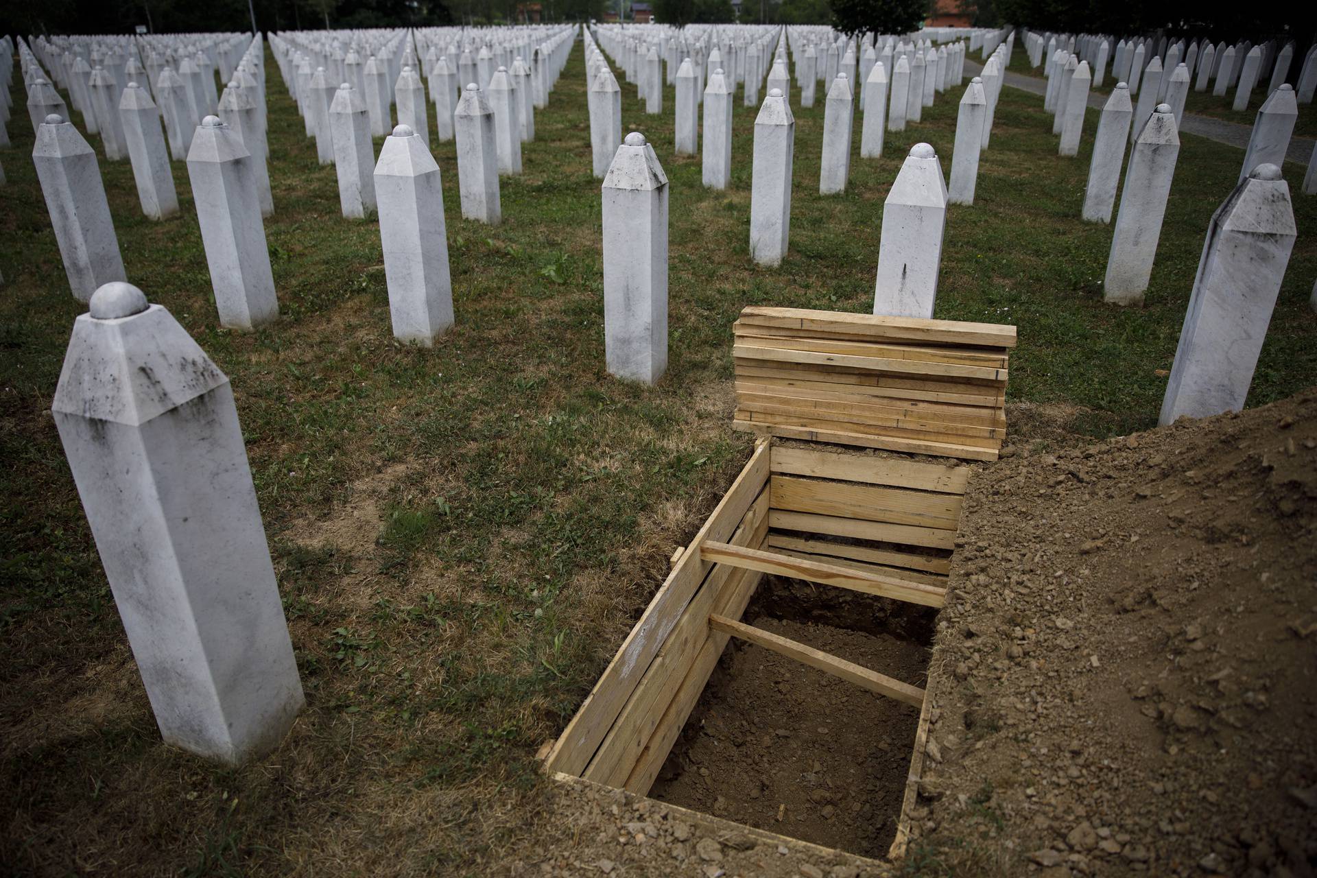 Ispratili posmrtne ostatke 19 žrtava genocida, Dodik odbio sudjelovati, pozvao na bojkot