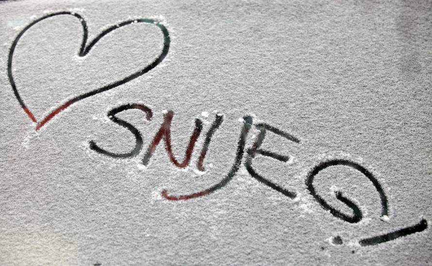 Danas se kuhate, prije 8 godina snijeg zatrpao cijelu Dalmaciju