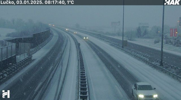 FOTO Ni slučajno na put bez zimske opreme: Pada gust snijeg, kolnici su mokri i skliski