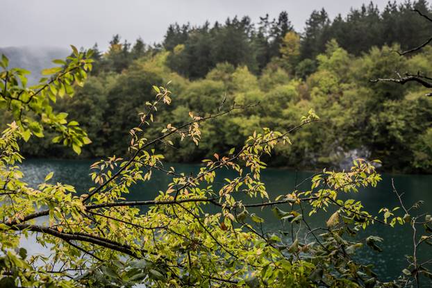 Kišno jesenski ugođaj na Plitvičkim Jezerima