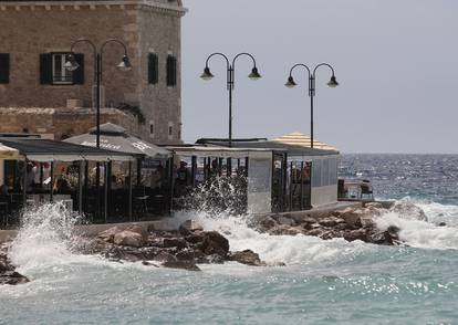 FOTO Puna plaža u Primoštenu