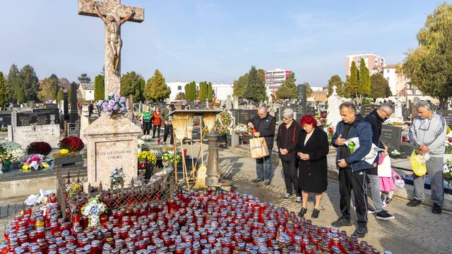 Gužve na osječkim grobljima povodom obilježavanja Svih svetih