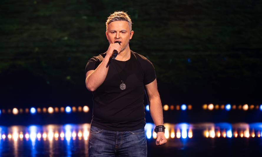 Sven Pocrnić transformirao se u Thompsona i podigao publiku na noge, pogledajte nastup