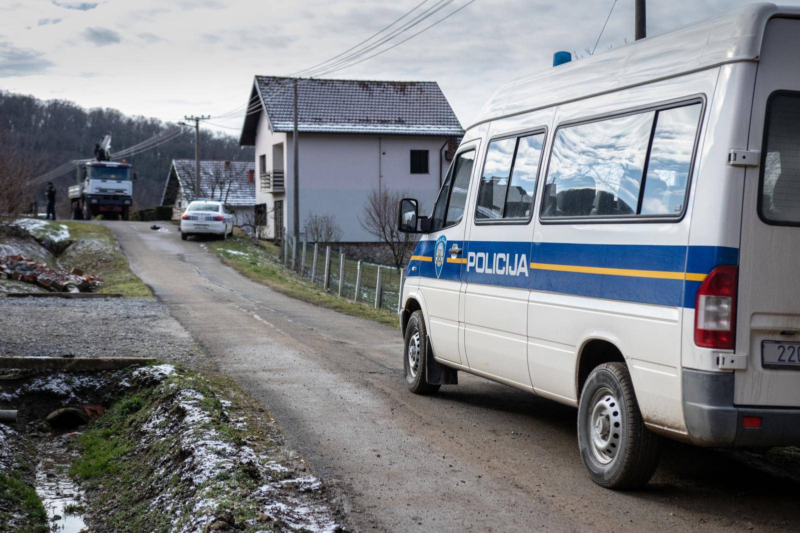 Na radnike HEP-a bacio bombu nakon što su mu došli isključiti struju