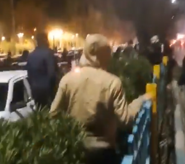 FOTO Iran gori. Trump prijeti, a prognani prijestolonasljednik kaže: Vraćam se u domovinu