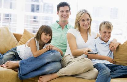 Gledanje televizije ima dobre strane za djecu jer uči i odgaja