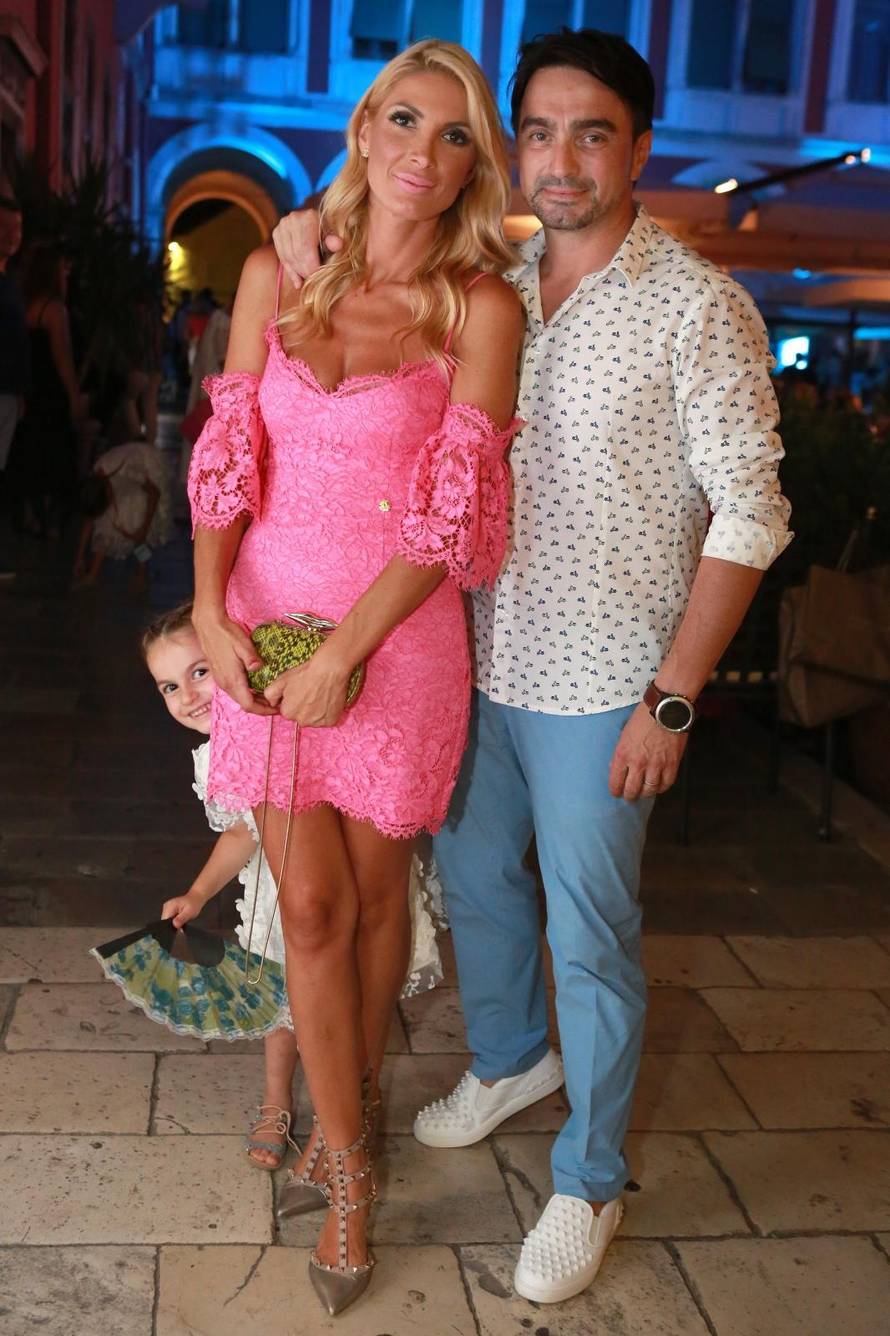 Jole i supruga dobili  su četvrto dijete: Stigao je sin Ivan Luka