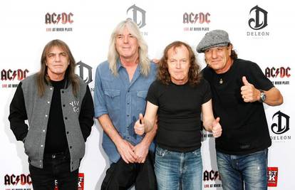 Grupa AC/DC prekida turneju jer  mora tražiti novog pjevača