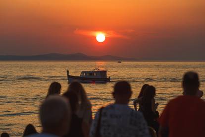 Turisti u Zadru uživaju u jednom od najljepših zalazaka sunca na svijetu