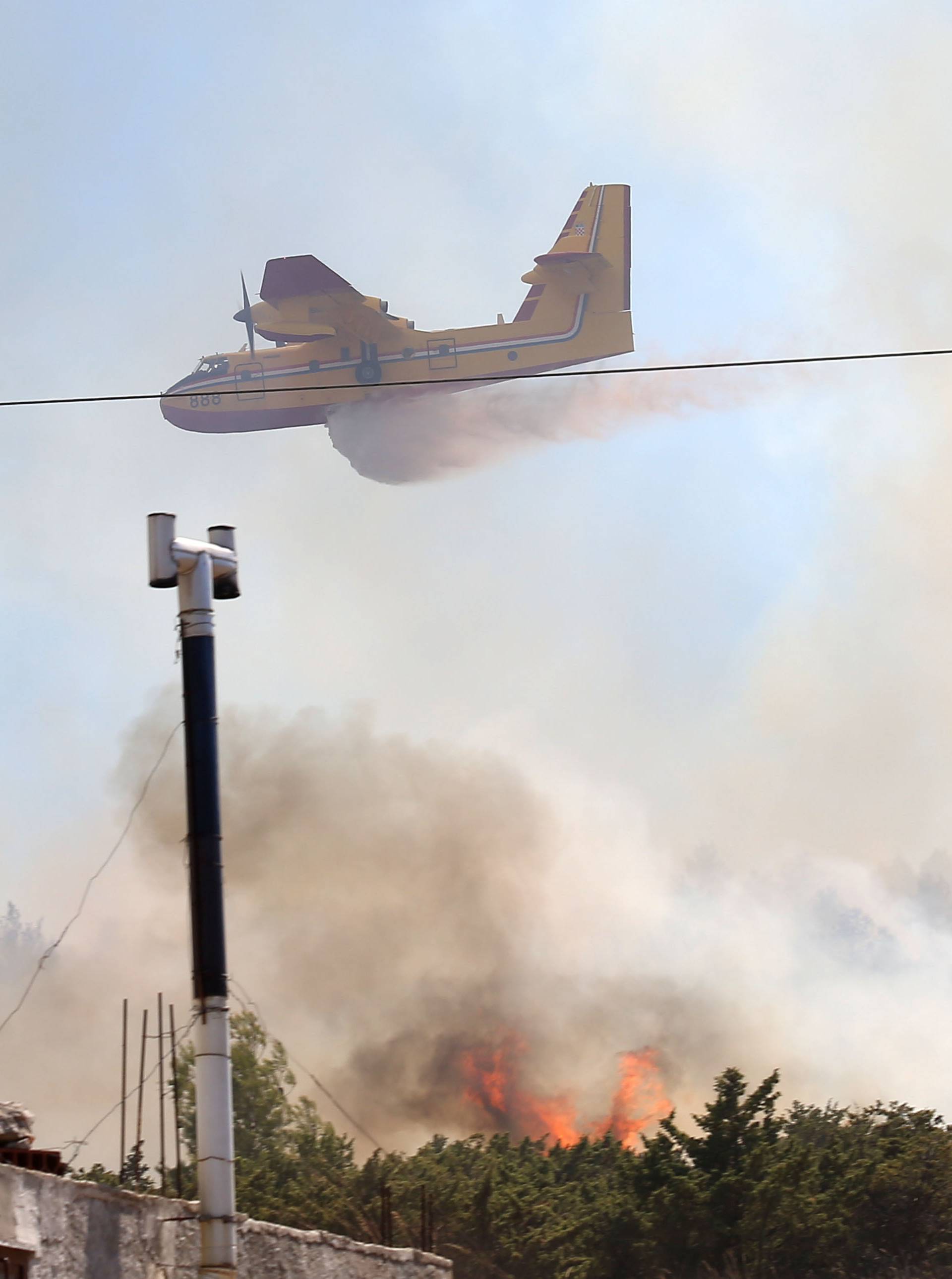 Veliki požar kod Pakoštana, vatra kod Šibenika lokalizirana