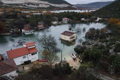 Fotografije iz zraka: Kokorići okruženi vodom koja još raste