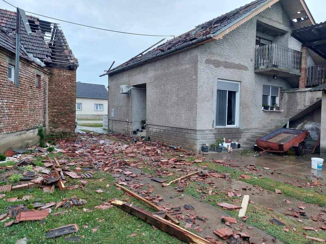 FOTO: Cerna je razorena u oluji, stradala nam je škola, a već četiri dana nemamo ni struje!