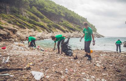 Možete pomoći: U dvije minute očisti plažu i spasi naš planet