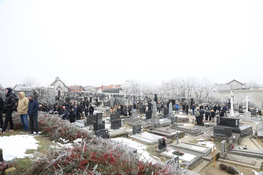 Nuštar: Posljednji ispraćaj  Mladena Bartolovića