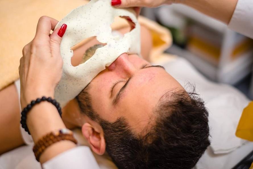 Muž Doris Pinčić 'licka' se u salonu: Jesam li manji frajer?