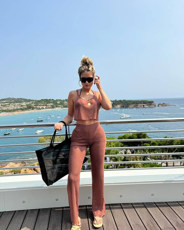 FOTO Igrač Barcelone osam je godina bio 'samo prijatelj' pa ipak osvojio atraktivnu plavušu