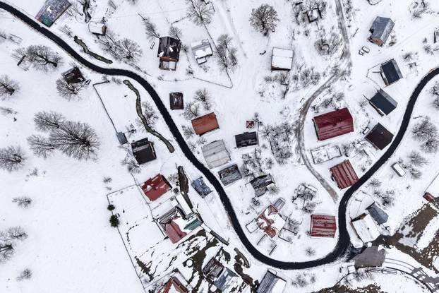 Pogled iz zraka na Bjelašnicu u potpunosti prekrivenu snijegom