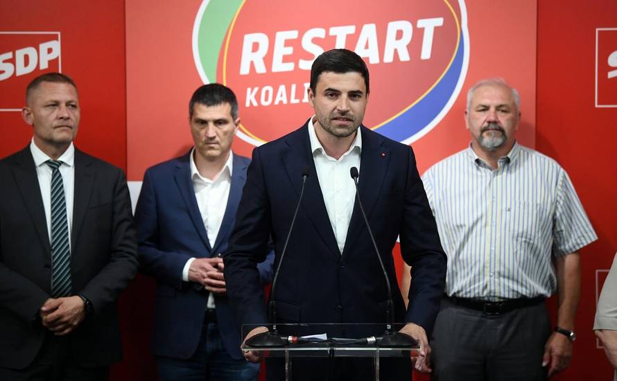 Zagreb: Restar koalicija izborne rezultate čeka u prostorijama SDP-a