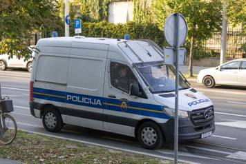 Osijek: Privođenje osumnjičenog za ubojstvo supruge u mjestu Tenja