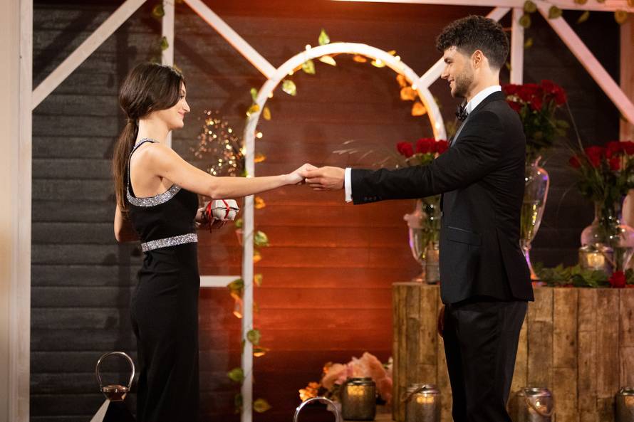 'Savršeni' se oprašta s tri cure već prve večeri: U kući vladaju ljubomora i svađe, pale i suze...