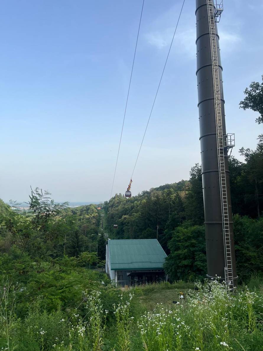 VIDEO Što ako 'zapnete' na žičari na Sljemenu? Nema brige. Pogledajte HGSS-ovce u akciji