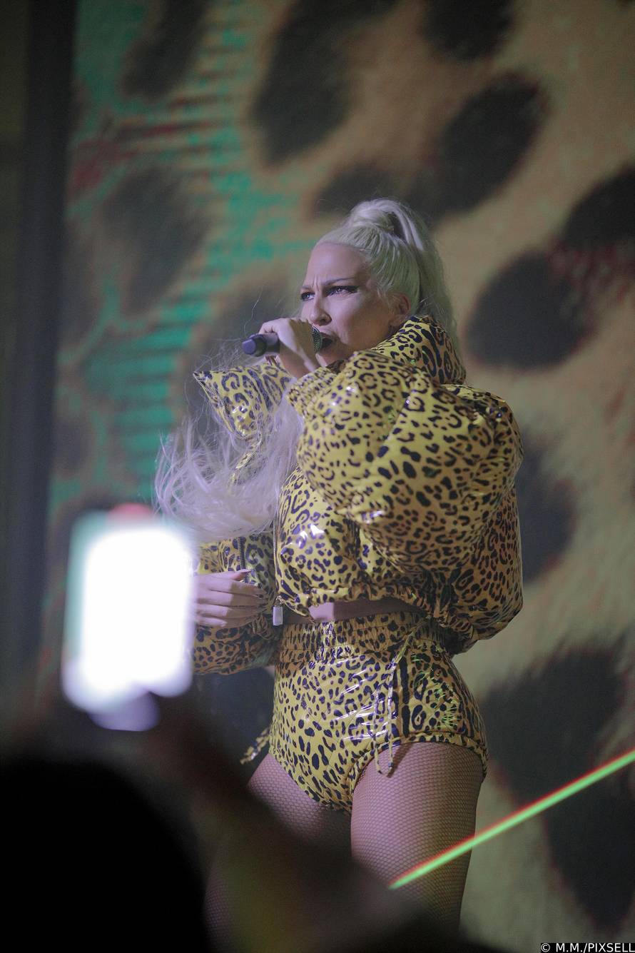 Performance of Jelena Karleusa in the night club Kasina by Community.Nastup Jelene Karleuse u nocnom klubu Kasina by Community.