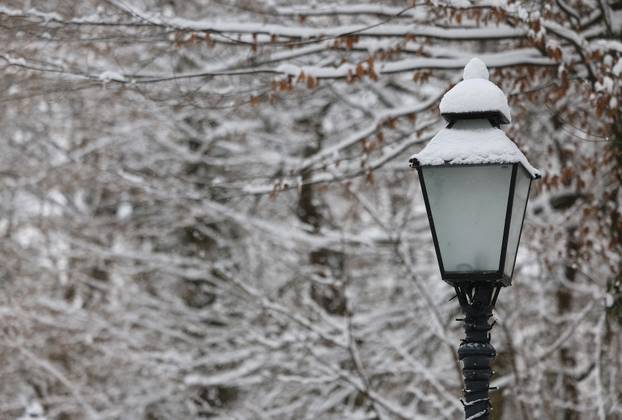 Zagreb: Maksimir, jedno od omiljenih mjesta za sanjkanje, grudanje ili šetnju po snijegu