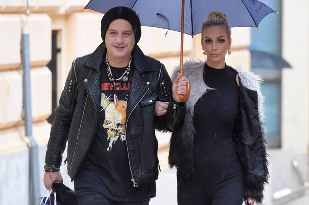 Zadar: Ava Karabatić u pratnji oca Ivice dolazi na suđenje zbog ucjenjivanja profesora