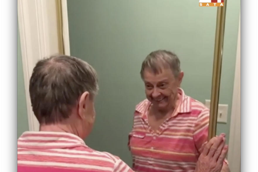 Baka Betty (84) se zbog alzheimera više ne prepoznaje u ogledalu: Mislila je da razgovara s imenjakinjom