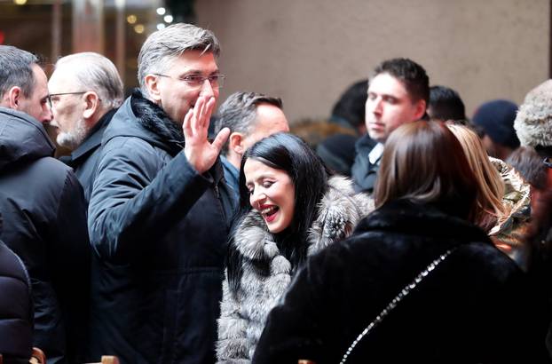 Zagreb: Andrej Plenković u društvu Davora Božinovića popio je kavu na špici 