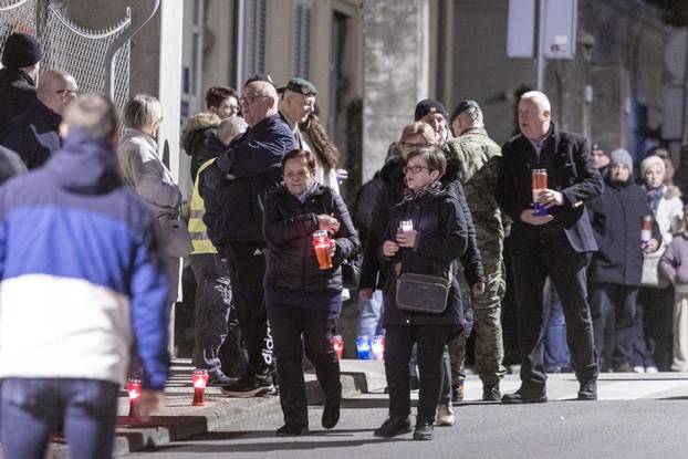 Pula: Održan mimohod u povodu obilježavanja Dana sjećanja na žrtvu Vukovara i Škabrnje