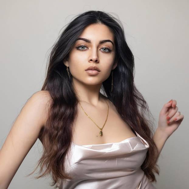 FOTO Zgodna bioinženjerka napustila doktorat: 'Snimam vruće videe i držim instrukcije'