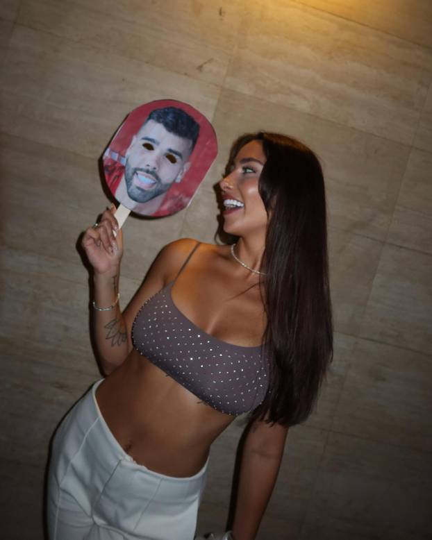 FOTO KAKVE LJEPOTICE! Ima li Španjolska najljepše WAGS-ice? Evo koga ljube Olmo i društvo...
