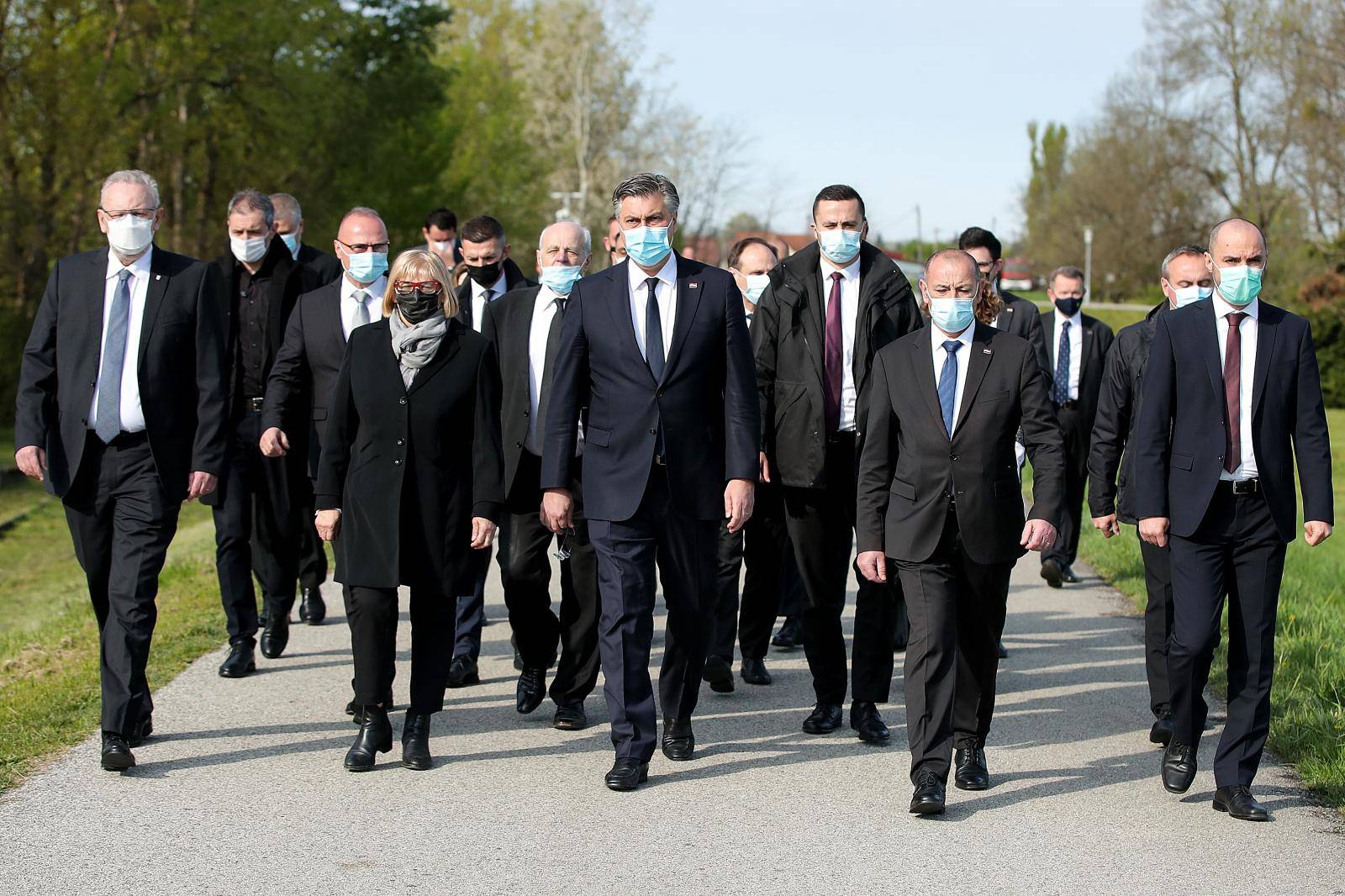 Premijer Plenković sa suradnicim položio vijence povodom 76. obljetnice Jasenovca