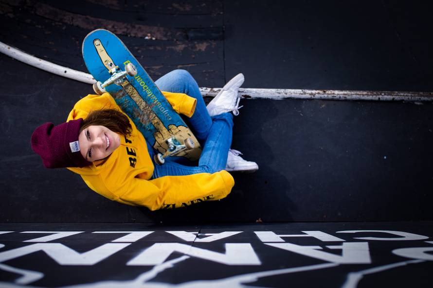 U inat predrasudama: Kraljica skatea  rastura na skateboardu