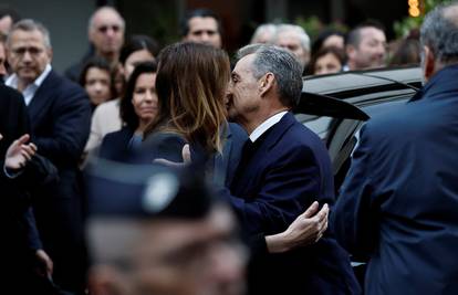 FOTO Šetnja, pusa, pa zatvor: Sarkozy ide služiti pet godina!
