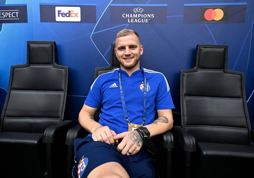 Zagrijavanje nogometaša uo?i po?etka utakmice UEFA Lige prvaka izme?u Milana i Dinama