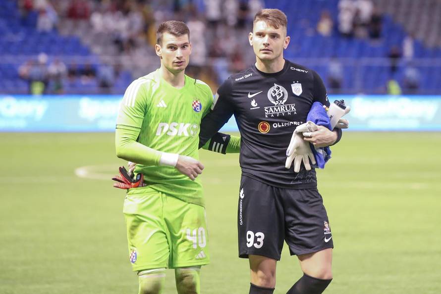 Igrači GNK Dinamo pozravljaju navijače nakon pobjede nad Astanom