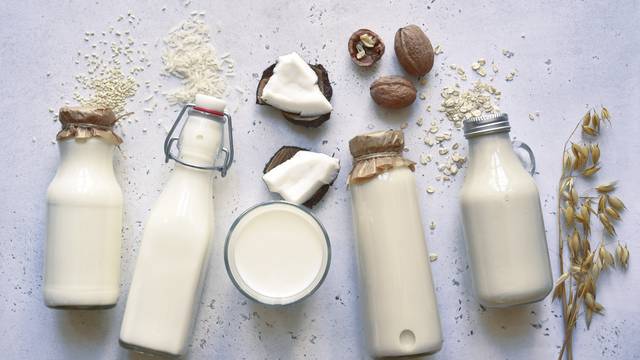 6 alternativa kravljem mlijeku: Od zobi, kokosa, riže ili soje...