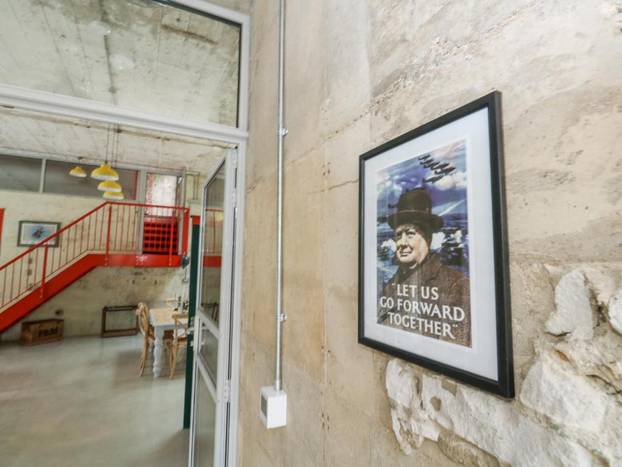 FOTO Od vojarne do top destinacije: Pogledajte kako je ratni bunker postao dom za odmor