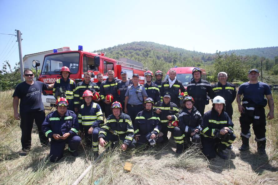 Trojica vatrogasaca ozlijeđena u nesreći, još jedan kolabirao