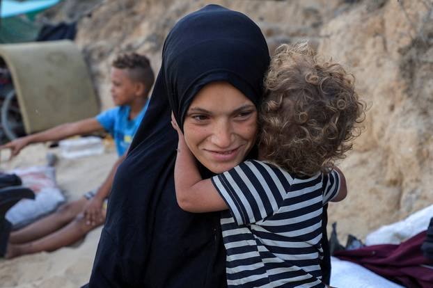 Gaza mother goes into labor while fleeing, loses newborn twins
