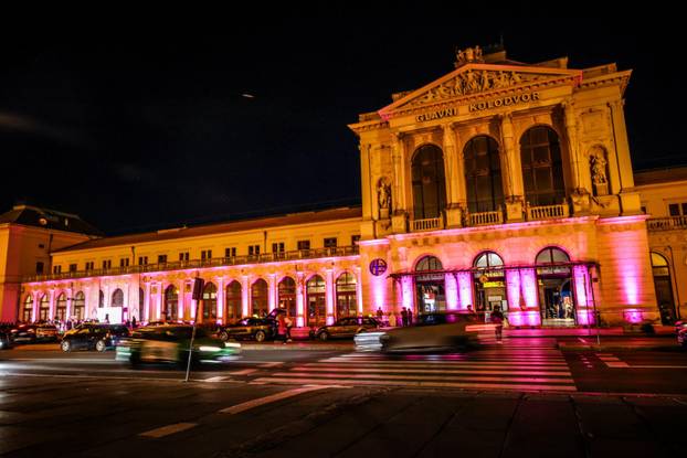 Zagreb: Osvjetljavanje pročelja Glavnog kolodvora u znak borbe protiv raka dojke