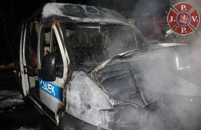 Osijek: Izgorjelo vozilo Hitne u garaži, spasili ostala od vatre